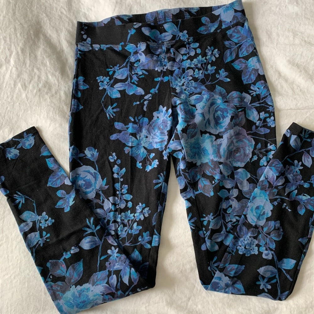 Women’s black & blue floral leggings